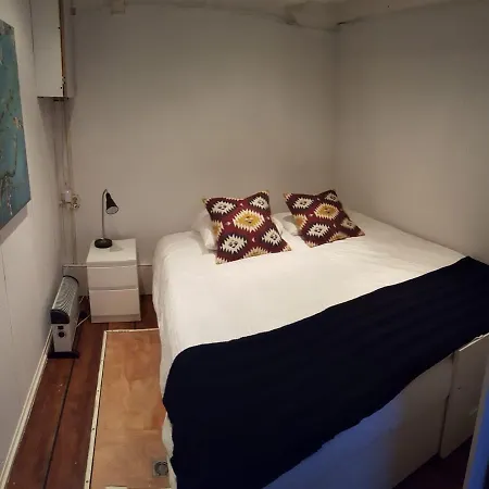 Botel Amsteldam Houseboat